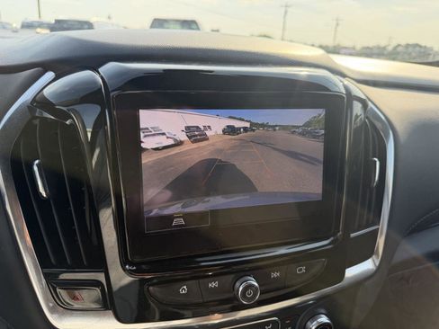 Used 2023 Chevrolet Traverse LT FWD image 16