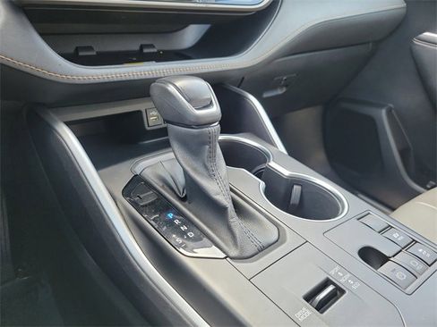 Used 2023 Toyota Highlander Bronze Edition image 20