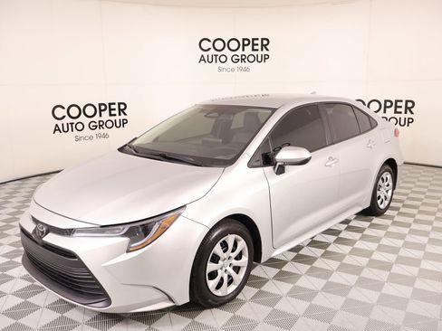 Used 2025 Toyota Corolla LE image 9