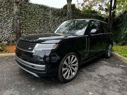 New 2025 Land Rover Range Rover SE