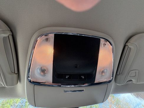 Used 2019 Chrysler 300 Touring w/ Chrome Appearance Package image 32