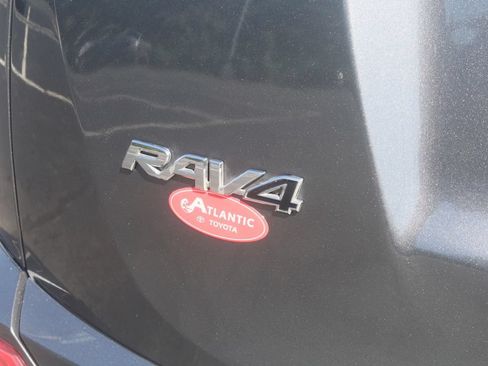 Used 2017 Toyota RAV4 XLE AWD/4WD image 16