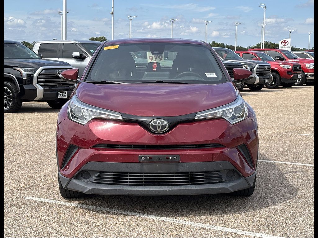 Used 2019 Toyota C-HR XLE FWD image 3