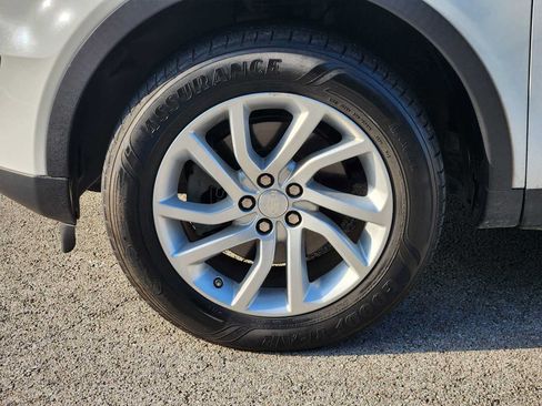 Used 2018 Land Rover Discovery Sport HSE AWD/4WD image 9
