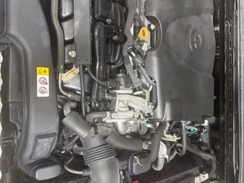 Used 2019 Toyota Camry LE image 9