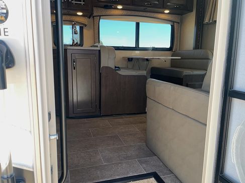 Used 2017 Ford E-450 and Econoline 450 Super Duty w/ Motorhome Prep Package RWD image 14