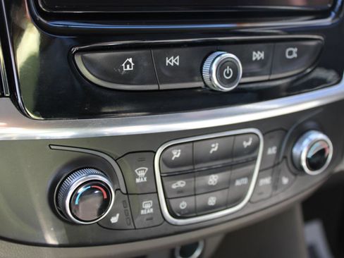 Used 2020 Chevrolet Traverse LT w/ Driver Confidence II Package image 31