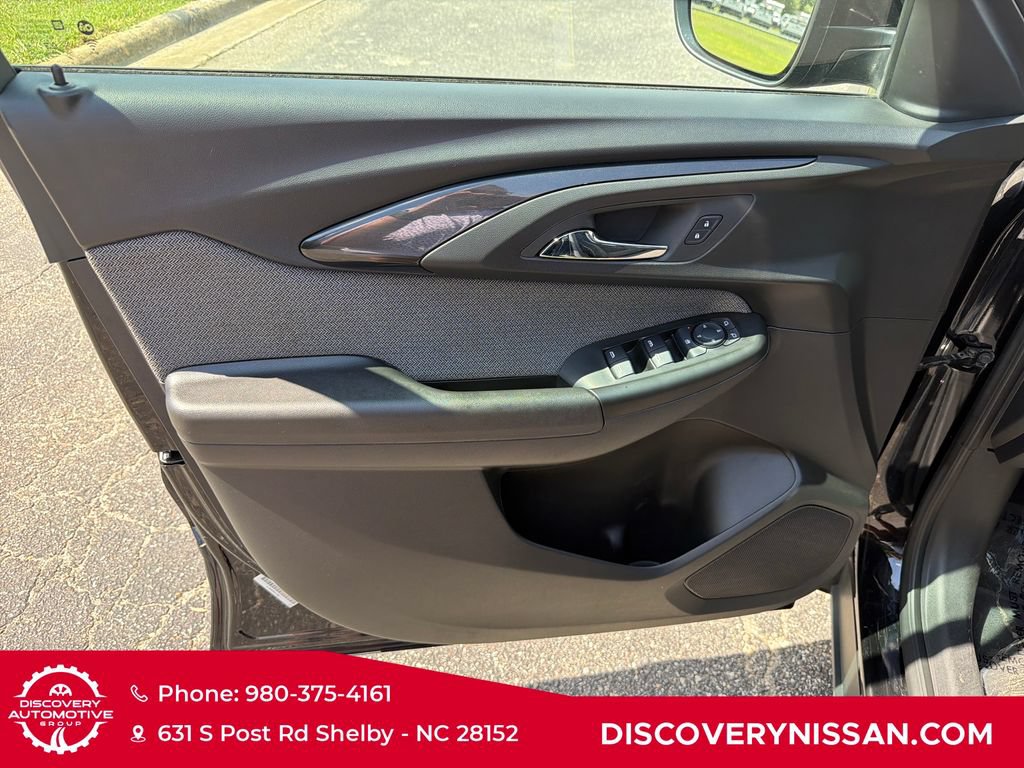 Used 2023 Chevrolet TrailBlazer LT w/ Convenience Package FWD image 9