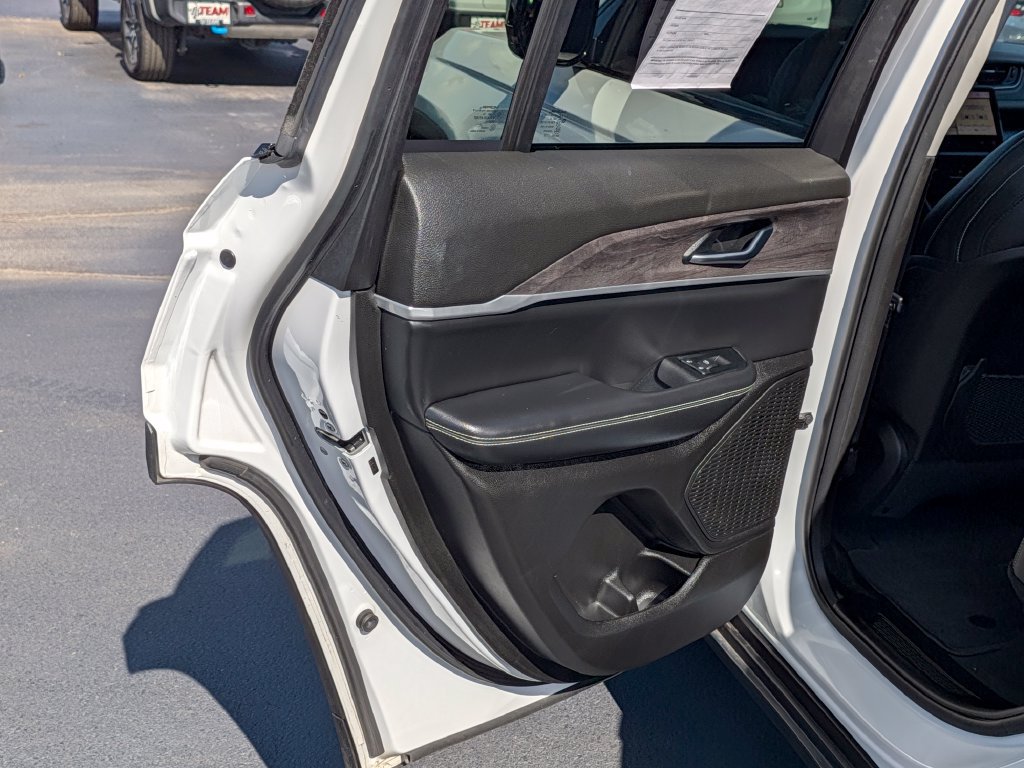 Used 2023 Jeep Grand Cherokee Limited w/ Black Appearance Package AWD/4WD image 21