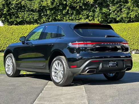 Certified 2025 Porsche Macan image 3