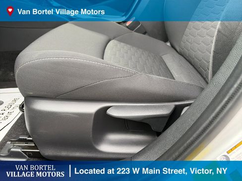 Used 2022 Toyota Corolla SE image 11