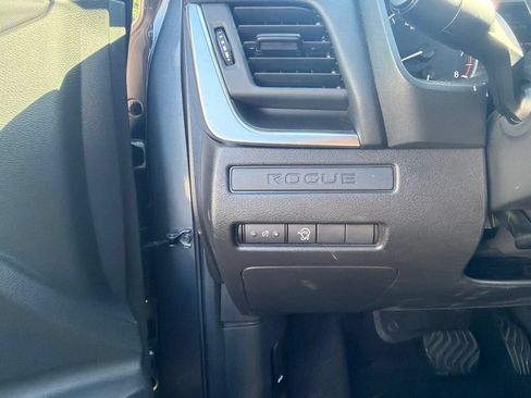 Used 2025 Nissan Rogue S AWD/4WD image 14