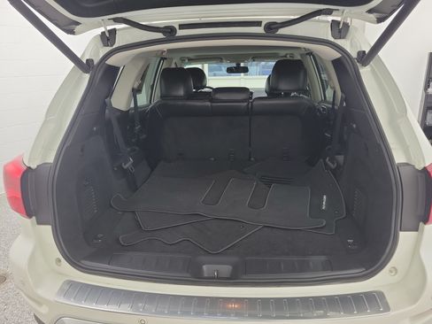 Used 2019 Nissan Pathfinder Platinum FWD image 6