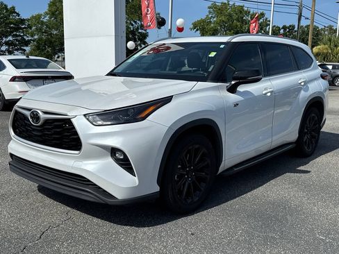 Used 2022 Toyota Highlander XLE FWD image 7