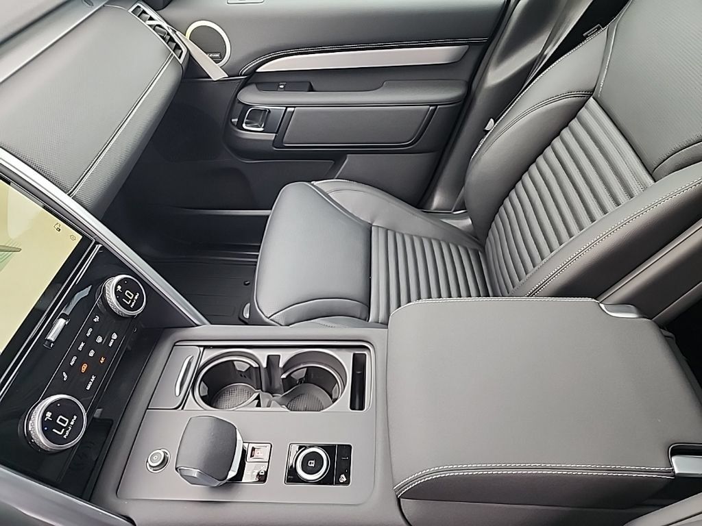 New 2026 Land Rover Discovery Limited Edition AWD/4WD image 12