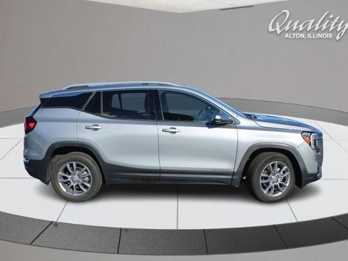 Certified 2024 GMC Terrain SLT image 3
