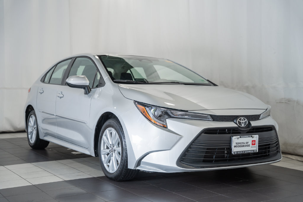 Used 2026 Toyota Corolla LE w/ LE Premium Package FWD image 1