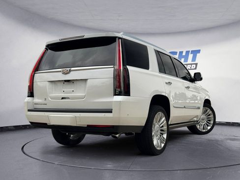 Used 2018 Cadillac Escalade Platinum AWD/4WD image 5