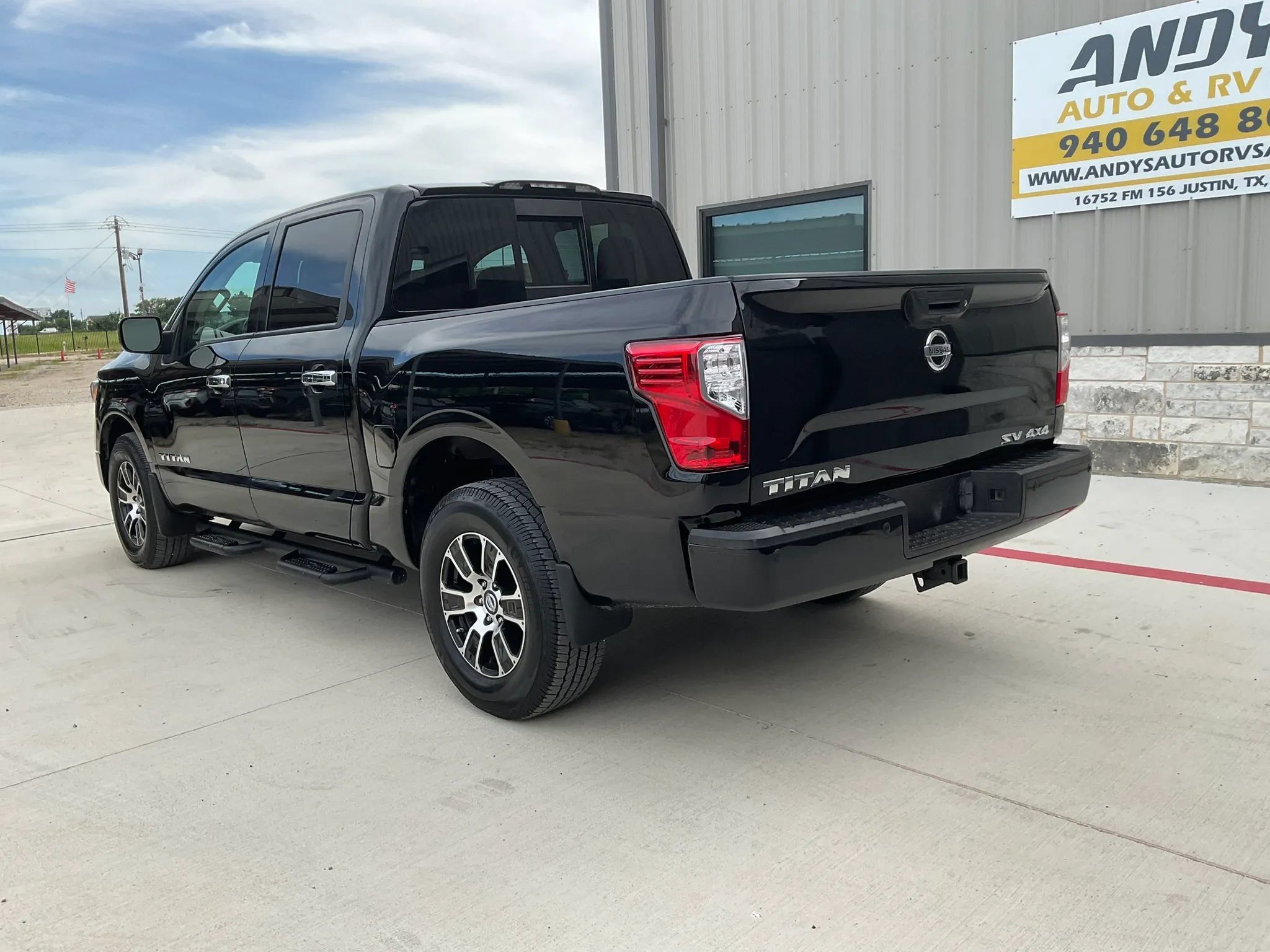 Used 2021 Nissan Titan SV w/ SV Convenience Package AWD/4WD image 6