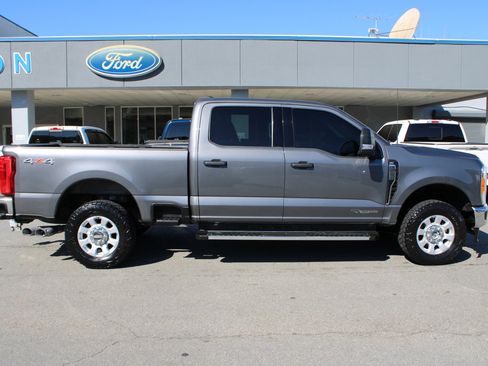 Used 2023 Ford F250 XLT image 2