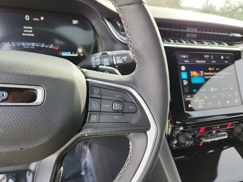 Used 2023 Jeep Grand Cherokee Altitude image 21