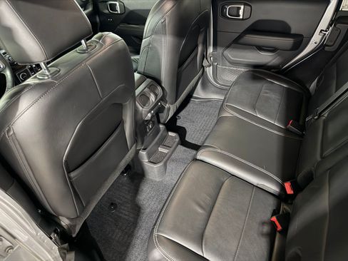 Used 2018 Jeep Wrangler Unlimited Sahara AWD/4WD image 34