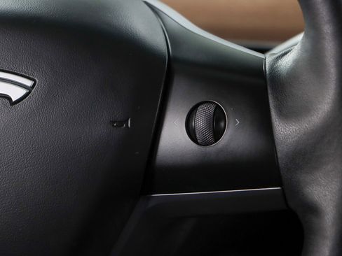 Used 2023 Tesla Model Y Performance image 14