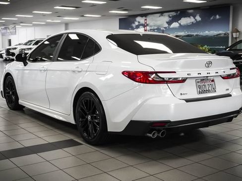 Used 2025 Toyota Camry SE FWD image 8