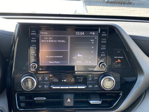 Used 2022 Toyota Highlander L image 17