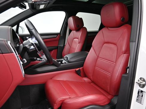 Certified 2023 Porsche Cayenne Platinum Edition AWD/4WD image 5