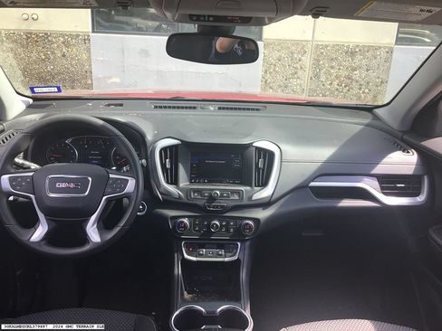 Used 2024 GMC Terrain SLE w/ Driver Convenience Package FWD image 12