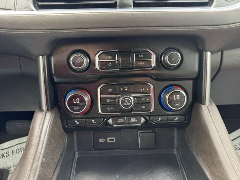 Used 2021 Chevrolet Tahoe Z71 w/ Luxury Package AWD/4WD image 14