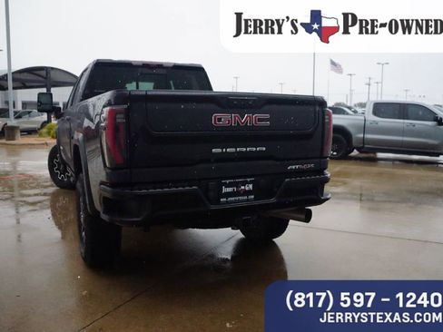 Used 2024 GMC Sierra 2500 AT4X image 4