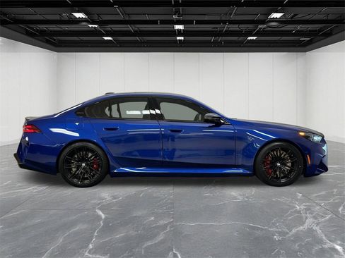 Used 2025 BMW M5 w/ Carbon Package image 10