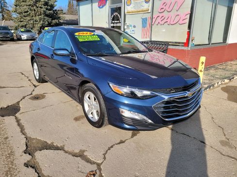 Used 2022 Chevrolet Malibu LT FWD image 3