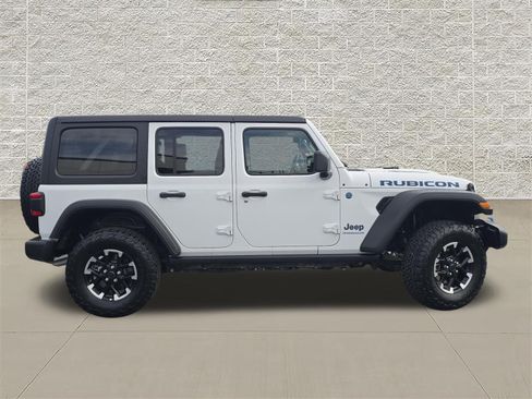 Used 2025 Jeep Wrangler Unlimited Rubicon 4xe w/ Convenience Group AWD/4WD image 8