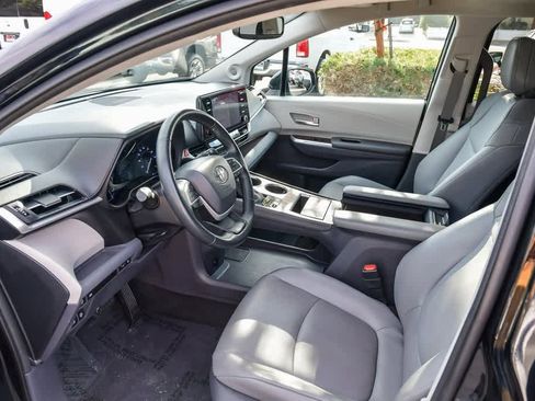 Used 2021 Toyota Sienna XLE w/ XLE Plus Package image 16