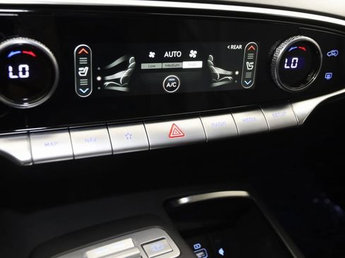 Used 2022 Genesis GV70 2.5T w/ Select Package image 32