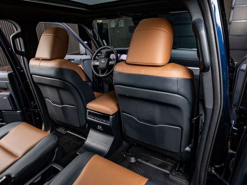 Used 2025 Lexus GX 550 w/ Accessory Package (2T) image 31