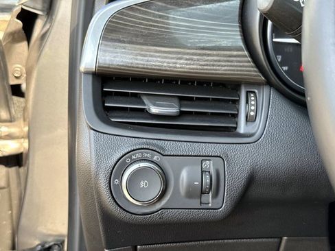 Used 2019 Buick Envision Preferred FWD image 33