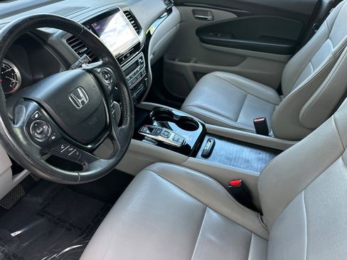 Used 2017 Honda Pilot Touring image 4