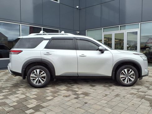 Certified 2023 Nissan Pathfinder SL image 2