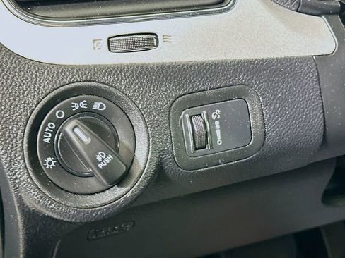 Used 2019 Dodge Journey SE w/ Blacktop Package FWD image 11