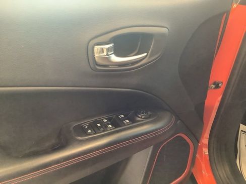 Used 2018 Jeep Compass Trailhawk w/ Cold Weather Group AWD/4WD image 18
