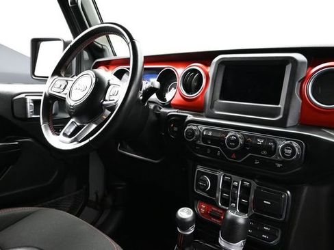 Used 2019 Jeep Wrangler Unlimited Rubicon w/ LED Lighting Group AWD/4WD image 18