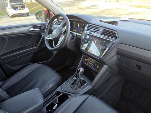 Certified 2022 Volkswagen Tiguan SE image 30