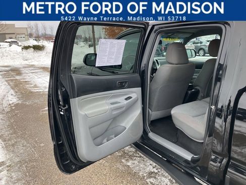 Used 2013 Toyota Tacoma Base image 37