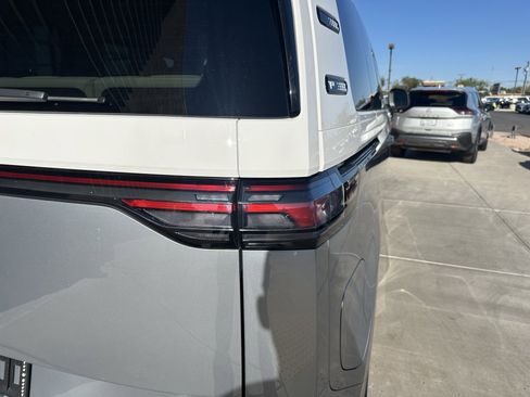 Used 2025 Volkswagen ID. Buzz 1st Edition AWD/4WD image 17