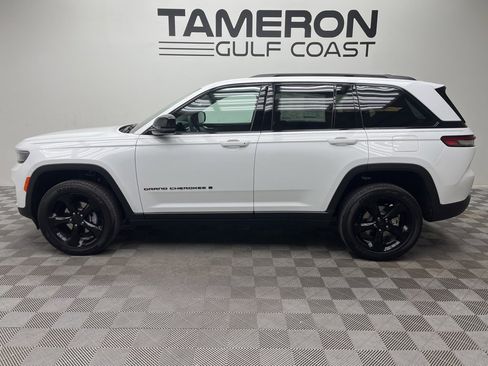 New 2025 Jeep Grand Cherokee Altitude image 2