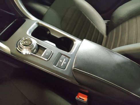 Used 2020 Ford Fusion SE FWD image 26